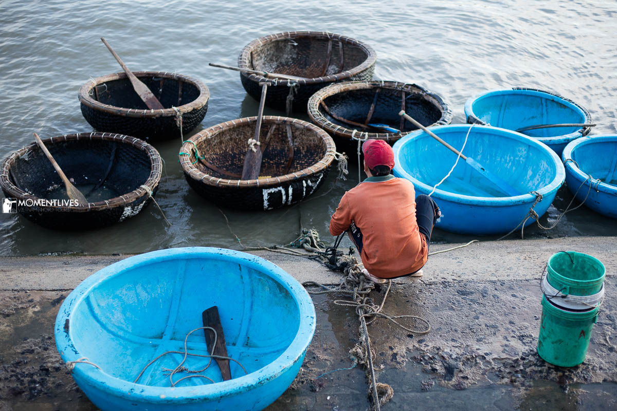 Photo of a fisherman tending the coracle in Nha Trang