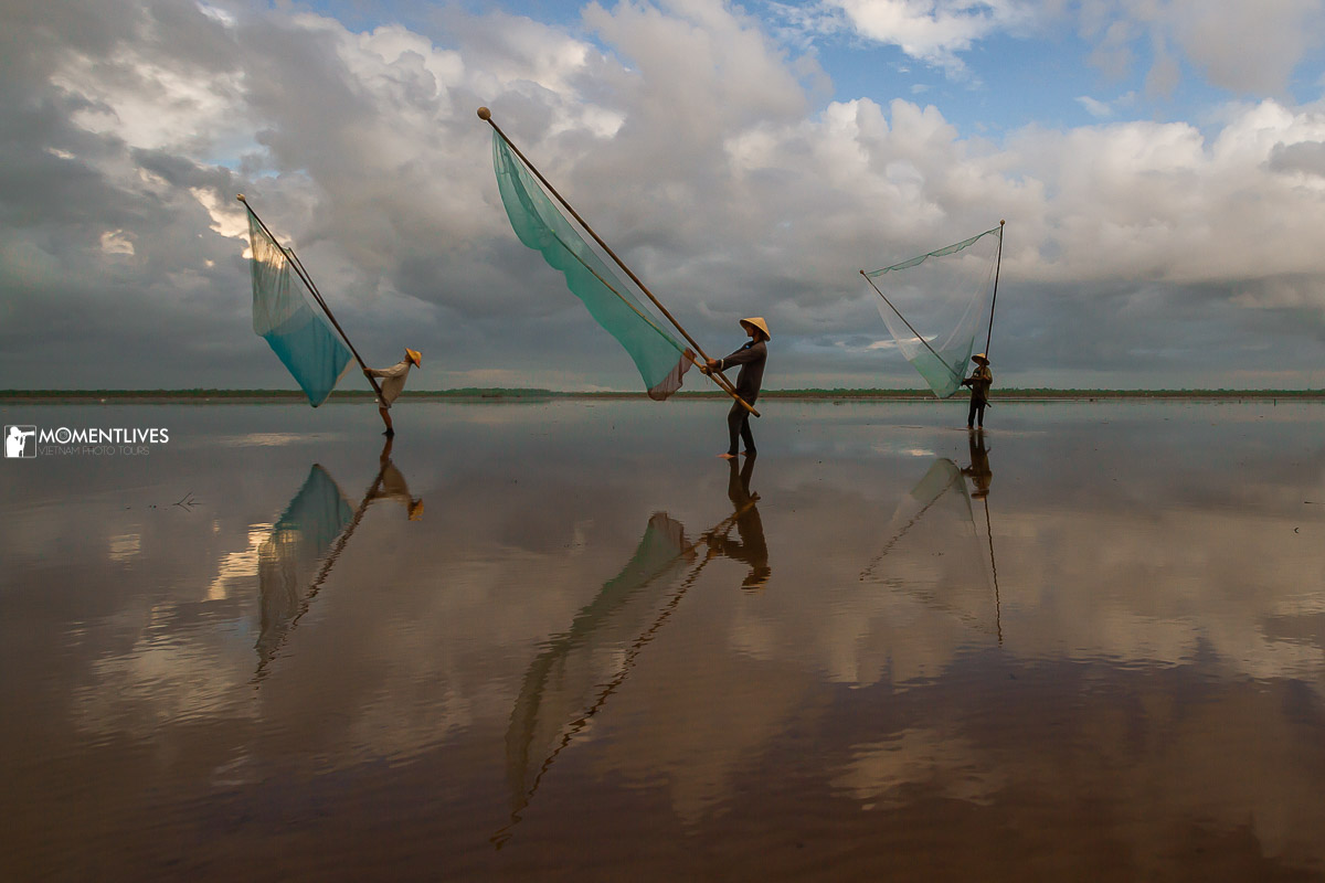 Fishermen fishing in the infinite sea of Thai Binh