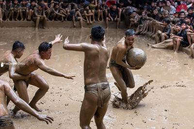 Players competing for the mudball in the mudball festival of Bac Giang